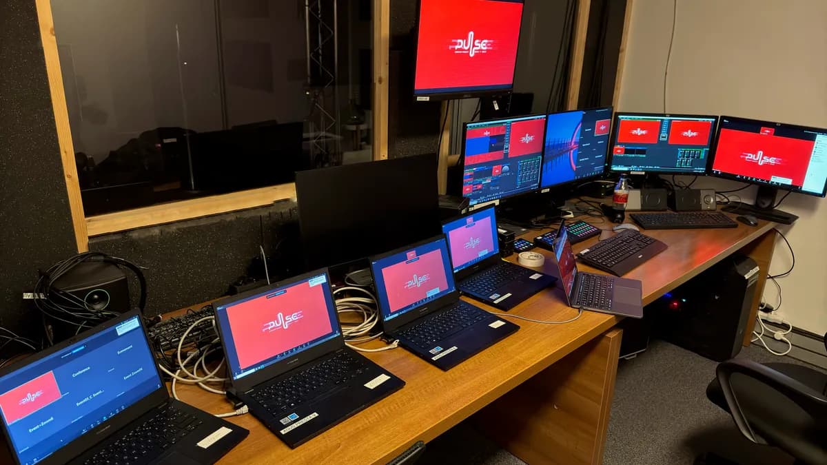 Régie technique multi-écrans Webcastor pour la production d'un webinaire et visioconférence en direct